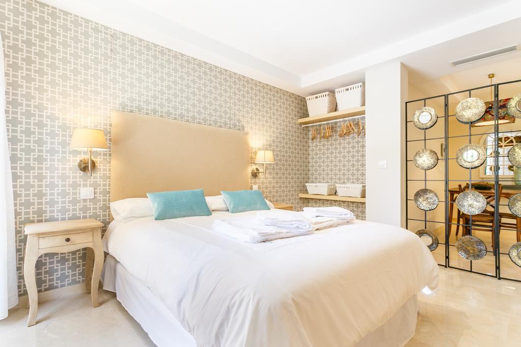 Apartamento Living By Cathedral Siviglia Esterno foto