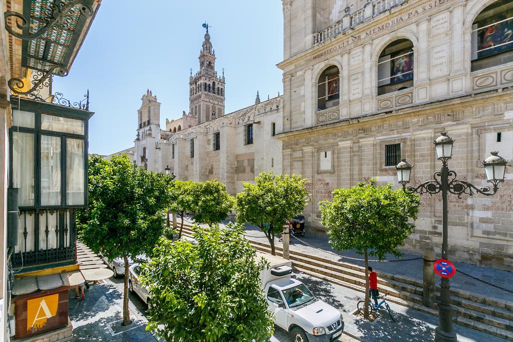 Apartamento Living By Cathedral Siviglia Esterno foto