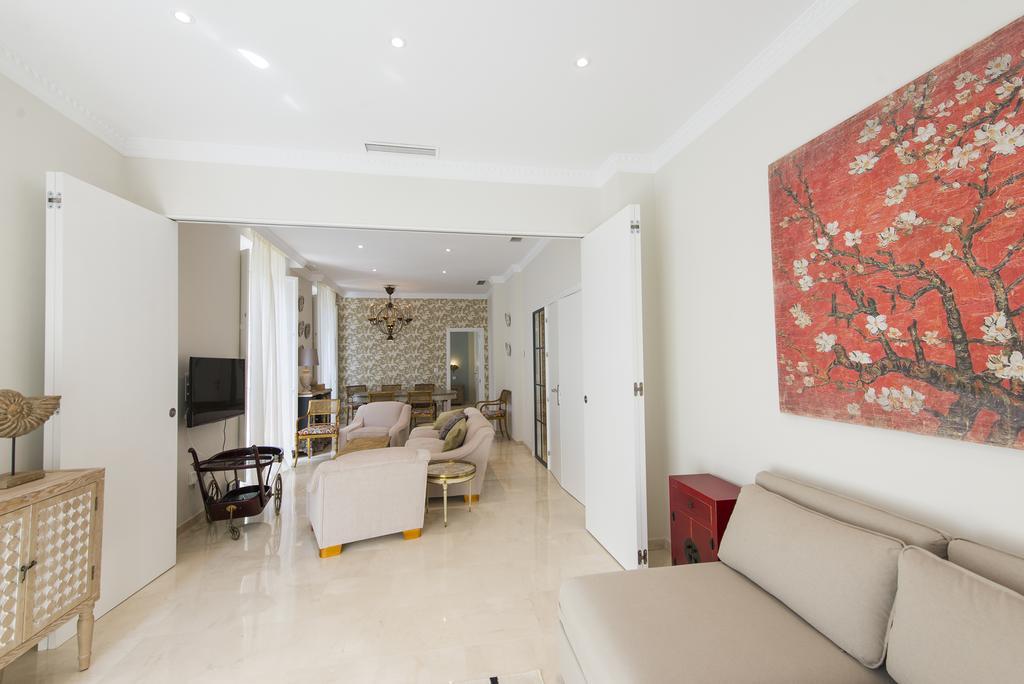 Apartamento Living By Cathedral Siviglia Esterno foto