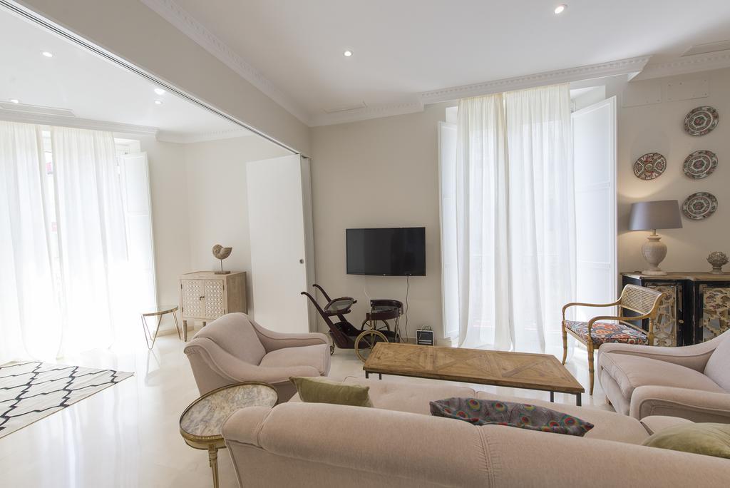 Apartamento Living By Cathedral Siviglia Esterno foto
