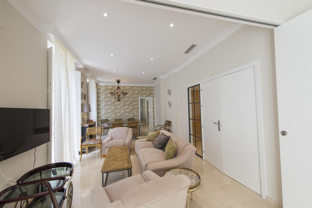 Apartamento Living By Cathedral Siviglia Esterno foto
