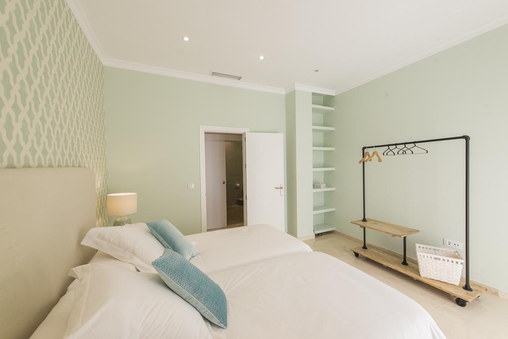 Apartamento Living By Cathedral Siviglia Esterno foto