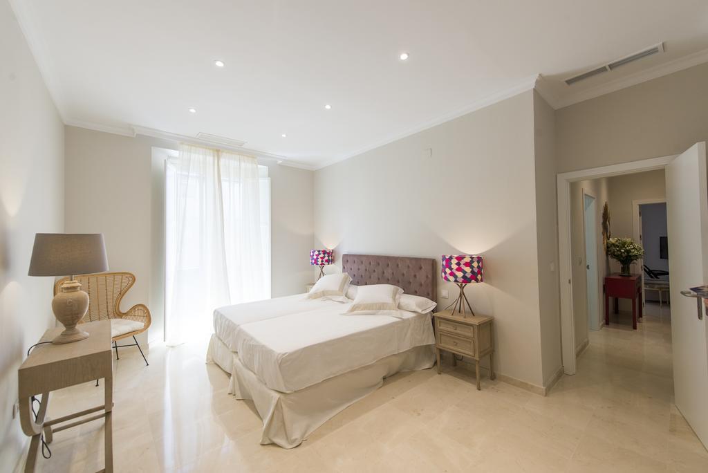 Apartamento Living By Cathedral Siviglia Esterno foto