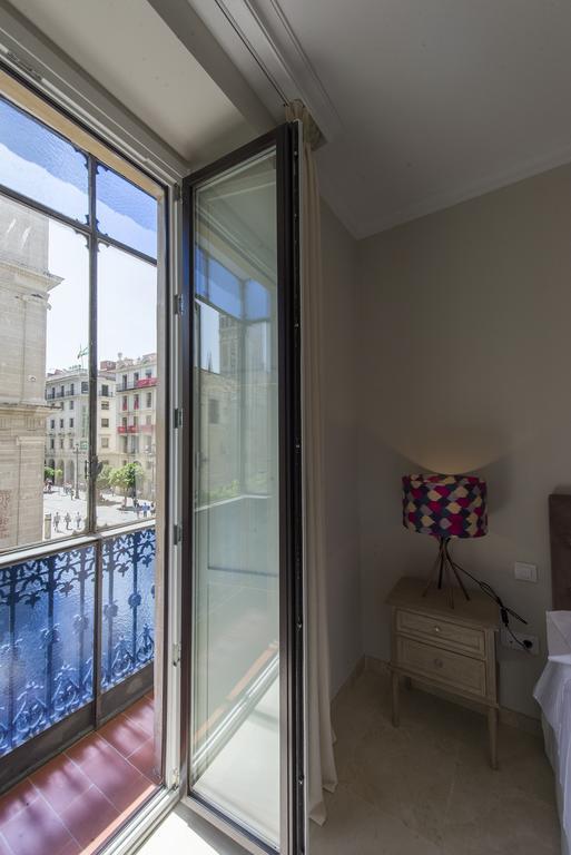 Apartamento Living By Cathedral Siviglia Esterno foto