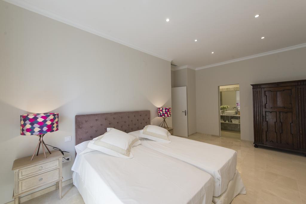 Apartamento Living By Cathedral Siviglia Esterno foto