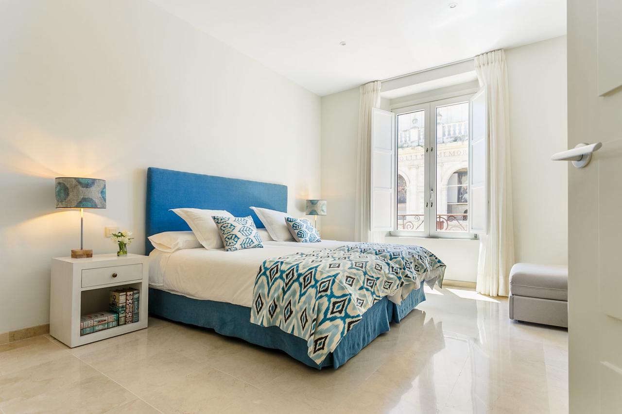 Apartamento Living By Cathedral Siviglia Esterno foto
