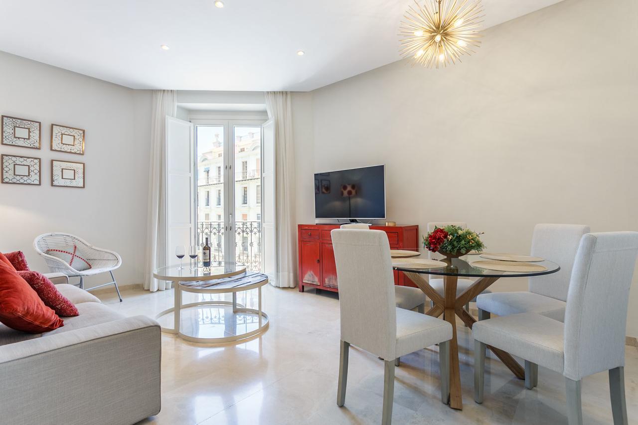 Apartamento Living By Cathedral Siviglia Esterno foto
